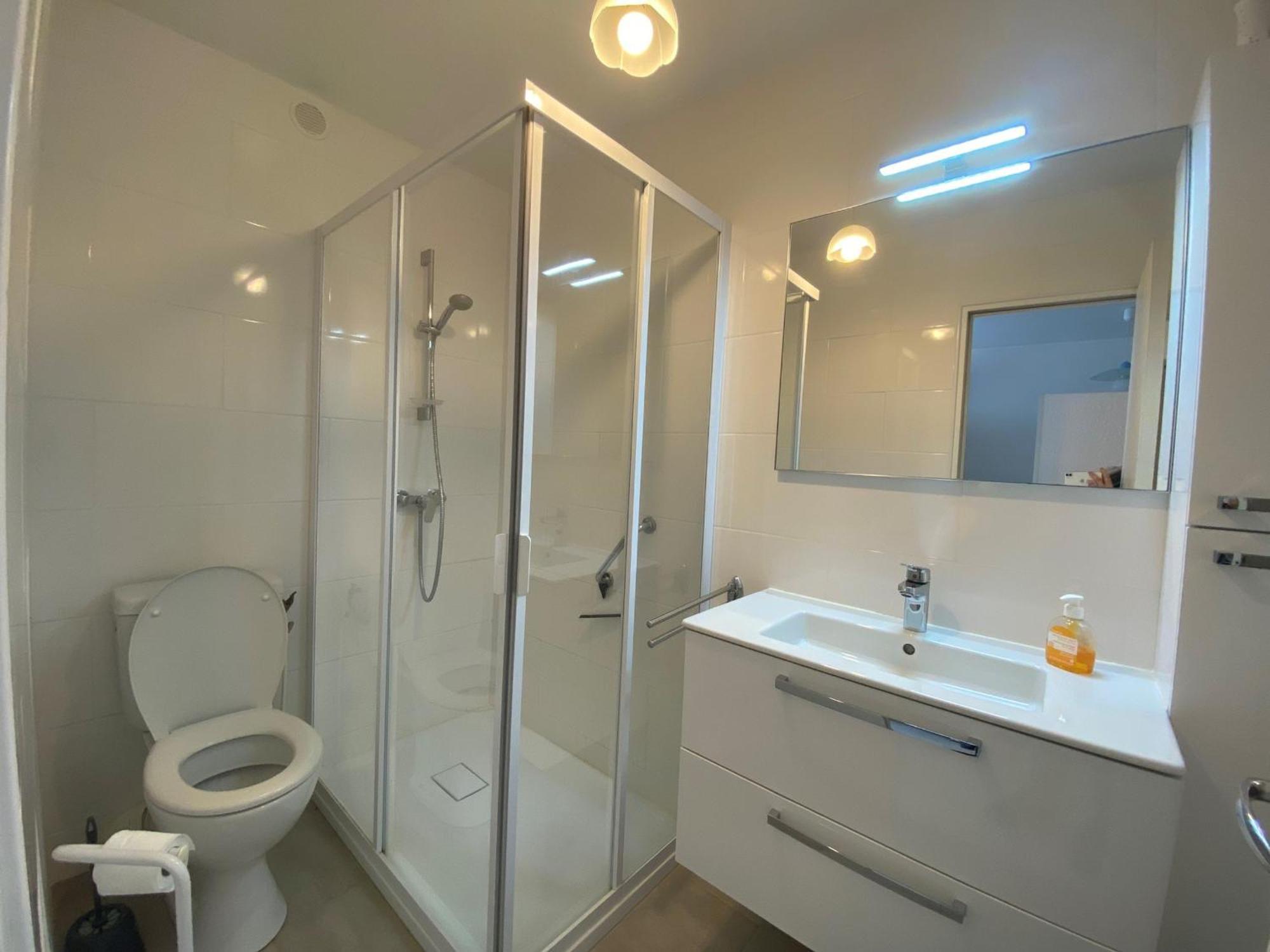 Appartement Climatise Avec Balcon, Parking Prive, Wifi - Proche Thermes Et Etang - Fr-1-503-23 บาลารุก-เล-บัง ภายนอก รูปภาพ
